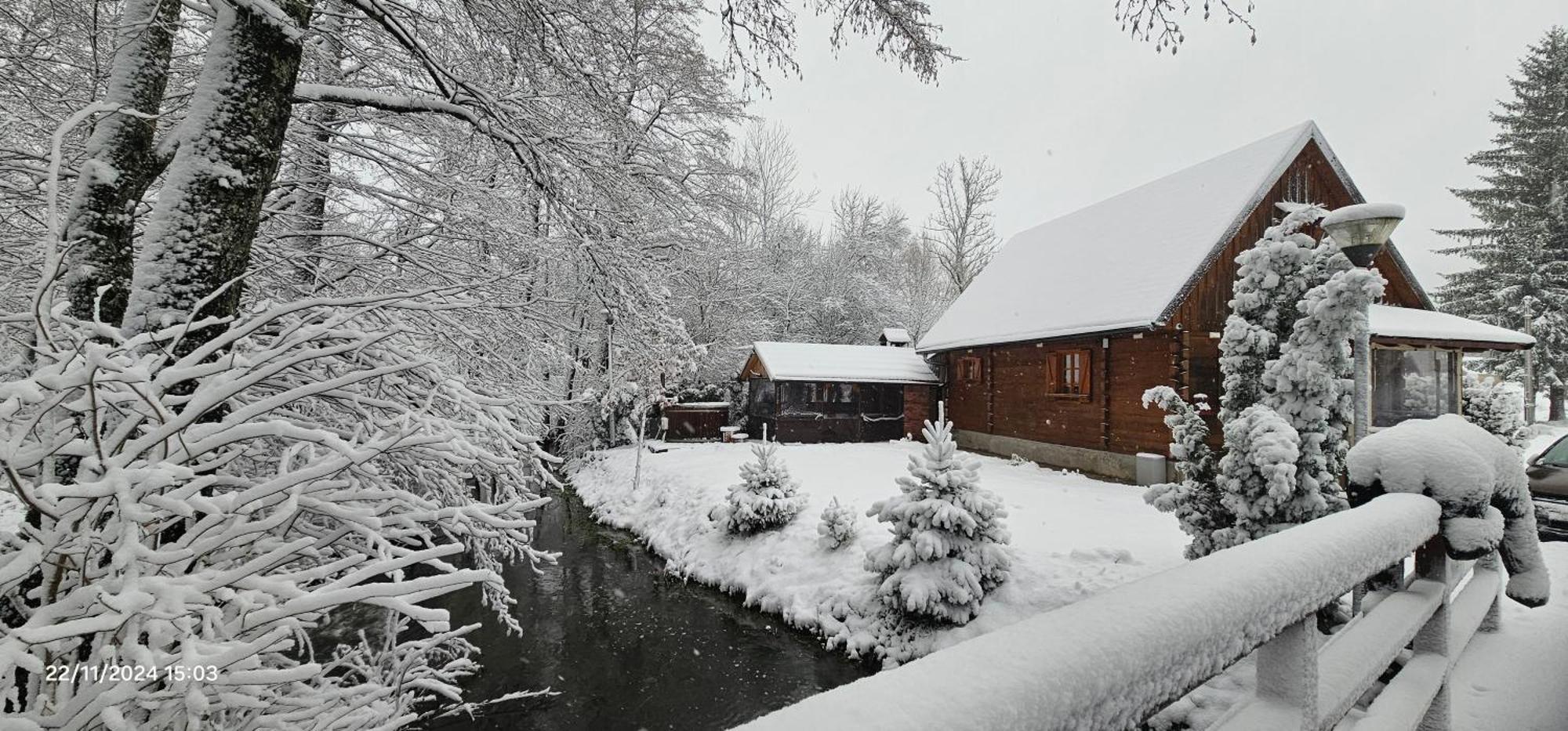 Vodenica Vrelo Chalets Vrelo Koreničko エクステリア 写真